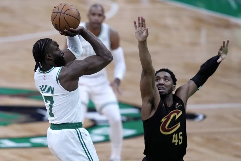 Brown, White lead Celtics to 120-95 victory over Cavaliersillustration