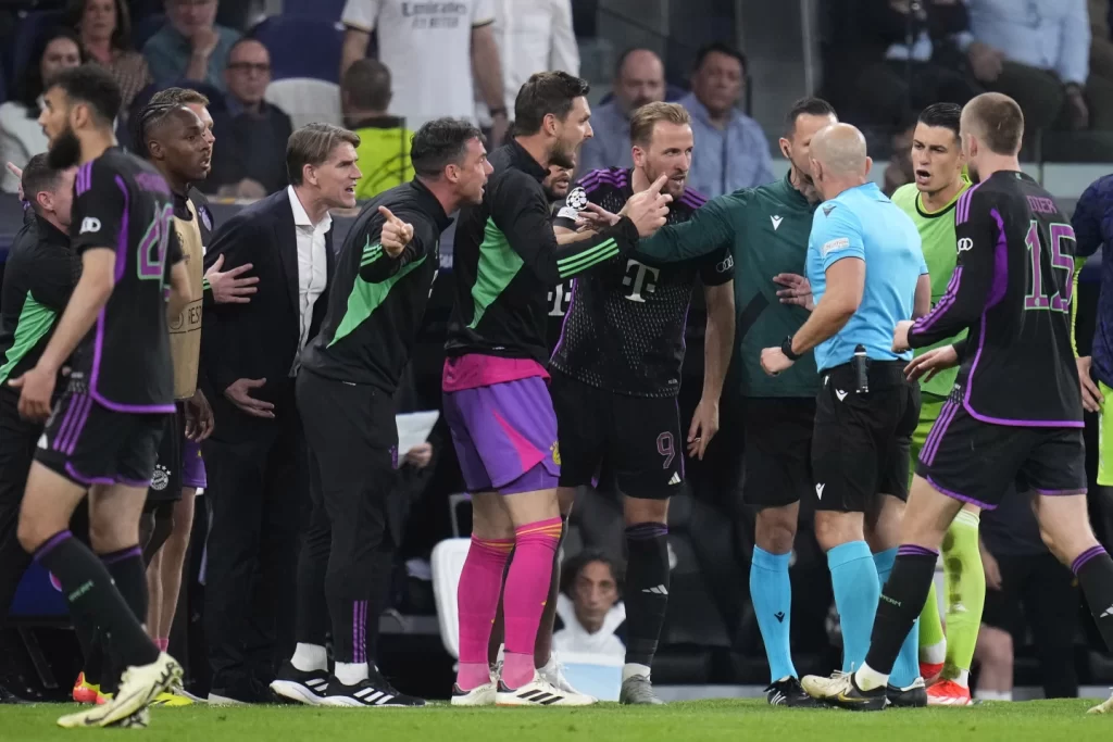 De Ligt: Linesman Apologized for Bayern's UCL Lossillustration