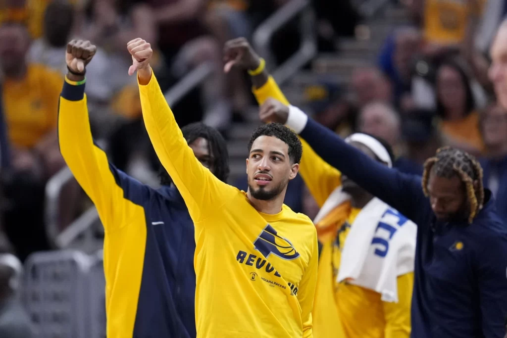 Pacers Dominate Short-Handed Knicks in Game 4 to Even Seriesillustration