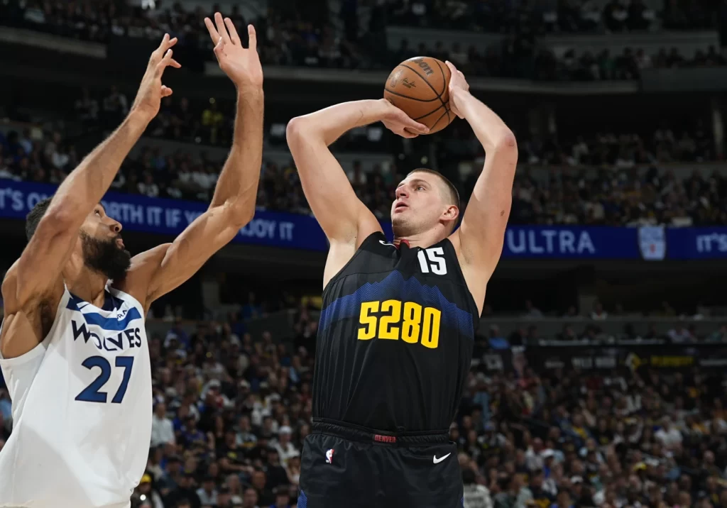 Jokic's 40 Points Propel Nuggets to 112-97 Victory, Claim 3-2 Series Lead Over Wolvesillustration