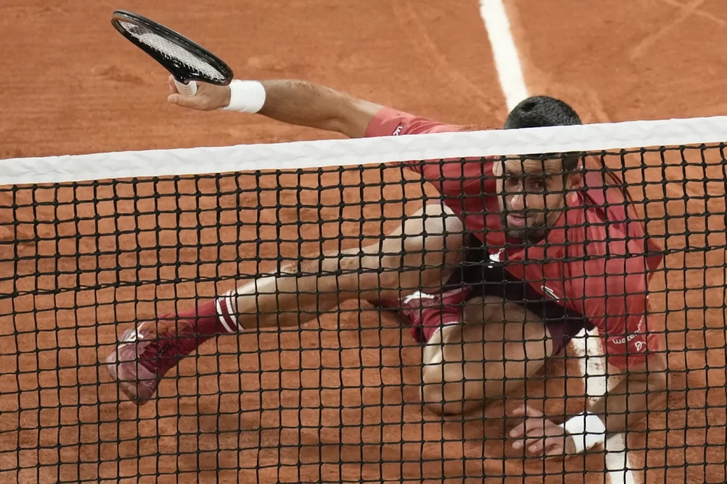 Djokovic Advances in French Open, Targets Historic 25th Slamillustration