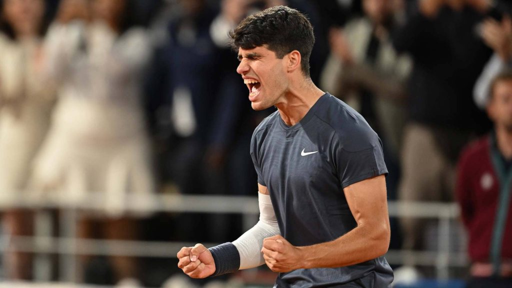 Alcaraz Overpowers Tsitsipas, Setting Up Clash with Sinner in French Open Semifinalillustration