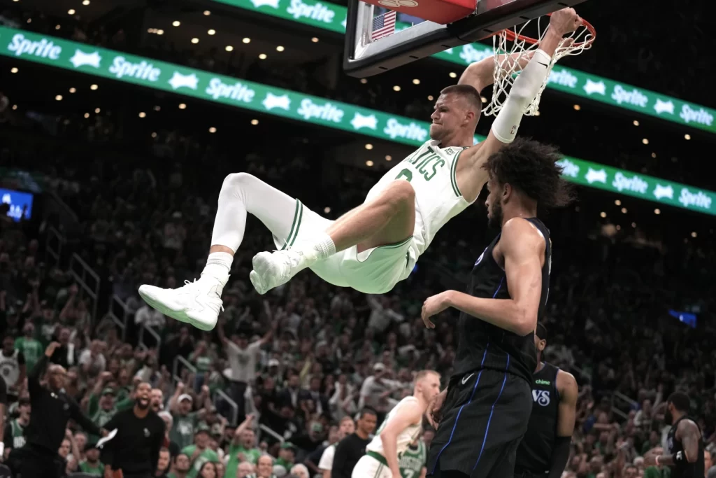 Derrick White breaks free for a crucial basket as Celtics dominate Game 1 against Mavsillustration