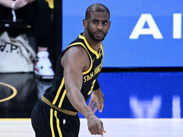 Chris Paul Signs with Spurs Following Release from Warriorsillustration